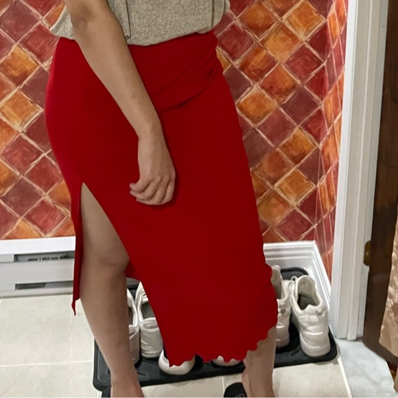 Long red skirt - Picture 5 of 6